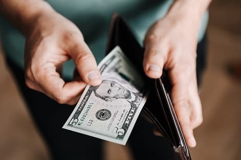 Money_in_pocket